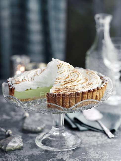 Lemon and lime meringue pie — Stock Photo