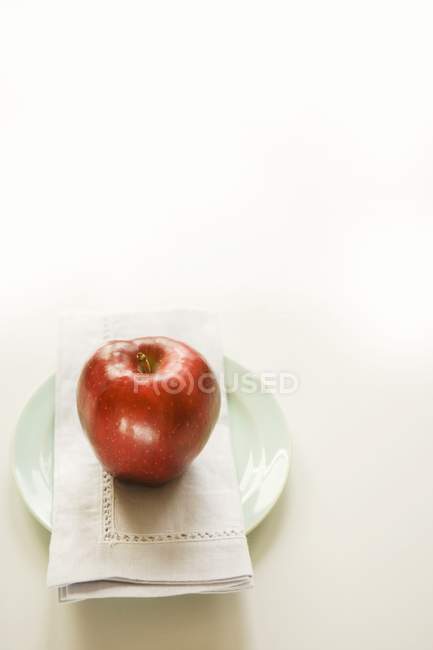 Manzana roja fresca - foto de stock