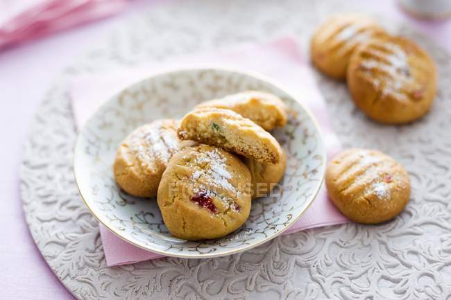 Shortbread with cherries and sugar — Stock Photo