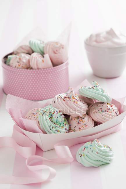 Pastel coloured meringues — Stock Photo