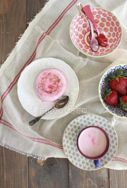 Panna cotta aux fraises — Photo de stock