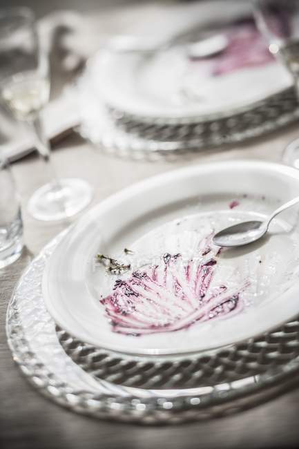 Очищенная десертная тарелка — стоковое фото