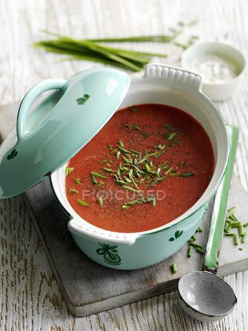 Beetroot and carrot soup in pan — Stock Photo