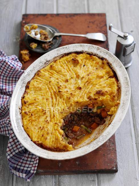 Beef pie with carrots — Stock Photo