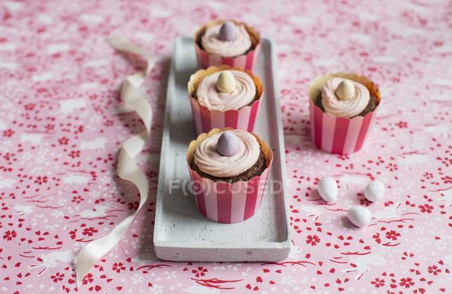 Red Velvet cupcakes decorated for Easter — Stock Photo