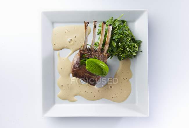Rack of lamb with sauce — Stock Photo