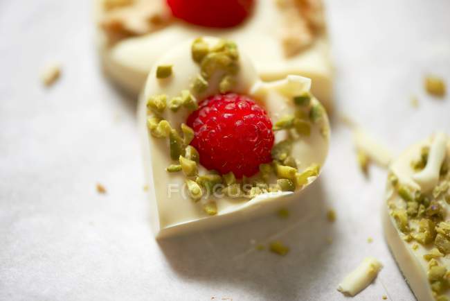 White chocolate heats with pistachios — Stock Photo
