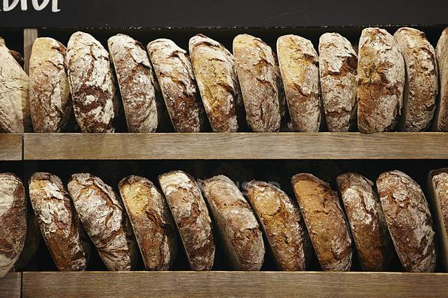 Хлебы из органического хлеба — стоковое фото