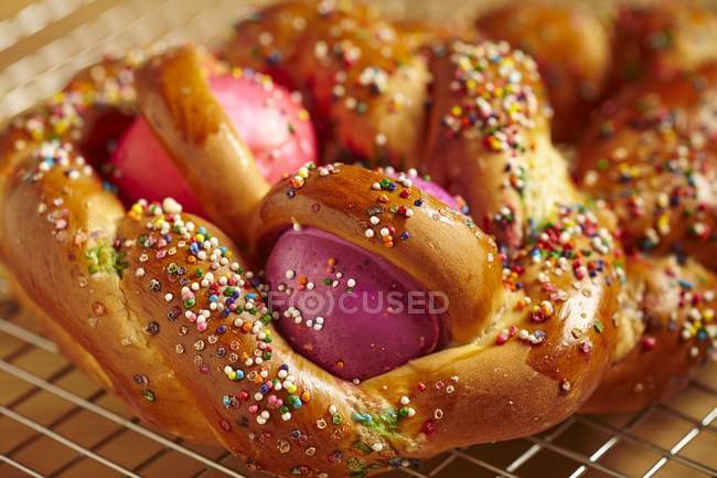 Великодній хліб з цукровими зморшками — стокове фото