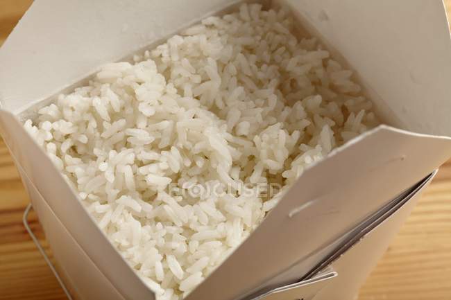 Gedünsteter Reis in der Take-away-Box — Stockfoto
