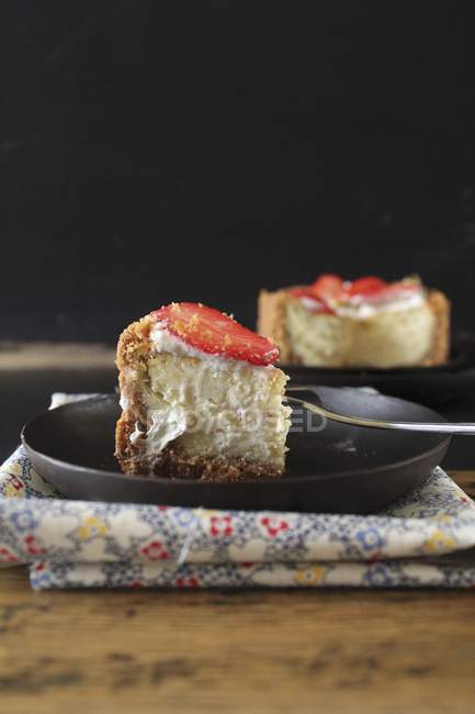 Cheesecake with strawberries on plate — Stock Photo