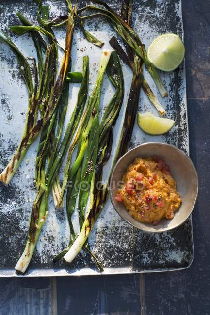 Grilled spring onions — Stock Photo