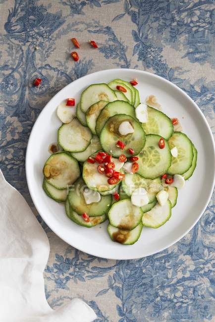Courgette and cucumber salad with garlic — Stock Photo
