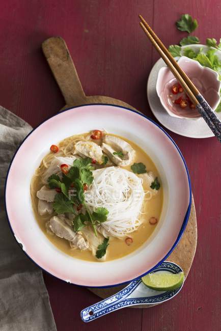 Chicken soup with rice noodles — Stock Photo