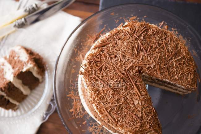 Mocha cake with grated chocolate — Stock Photo