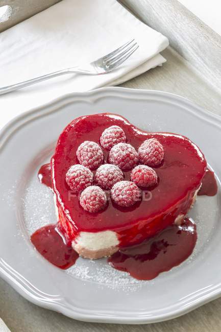 Semolina tartlets with raspberries — Stock Photo