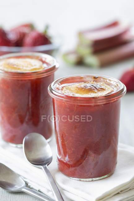 Compote de fraises et de rhubarbe — Photo de stock