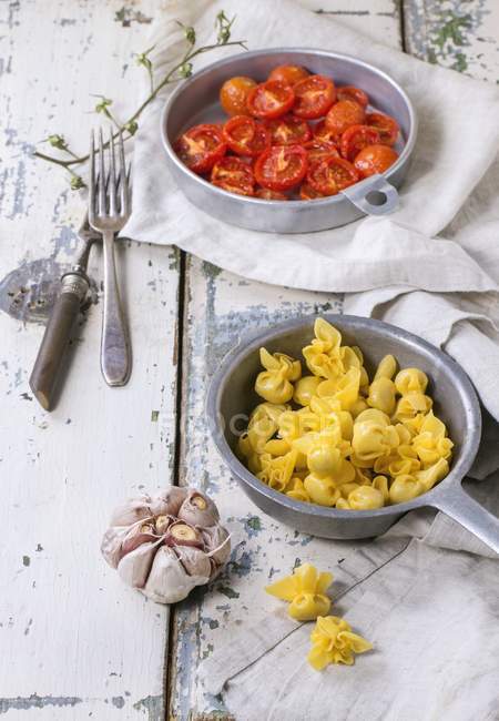 Sacchettini Pasta mit gebackenen Tomaten — Stockfoto