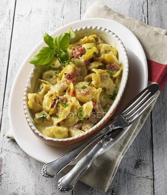 Gratinated tortellini pasta — Stock Photo