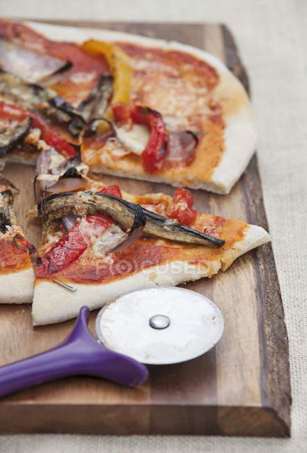 Pizza vegetale con peperoni — Foto stock