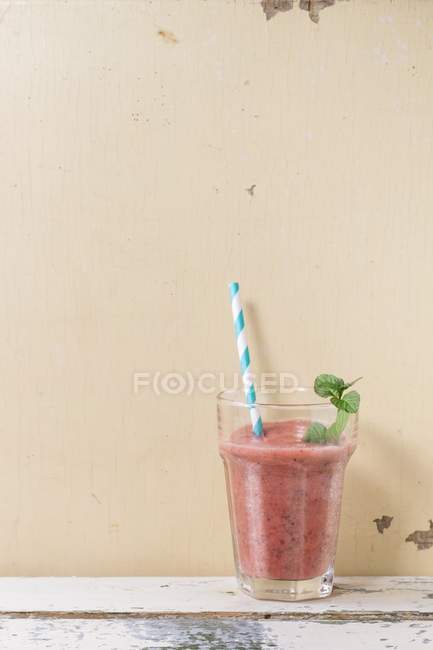 Glas Erdbeer-Smoothie — Stockfoto