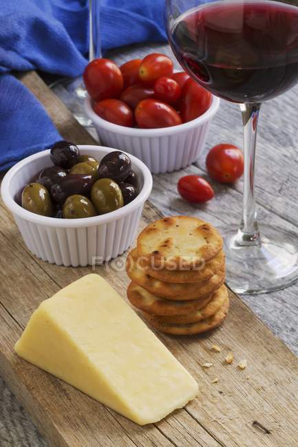 Cheddar cheese on table — Stock Photo