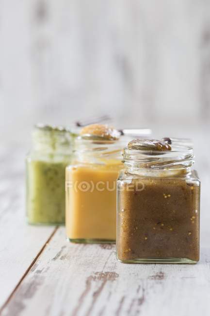 Différentes tartinades au miel — Photo de stock