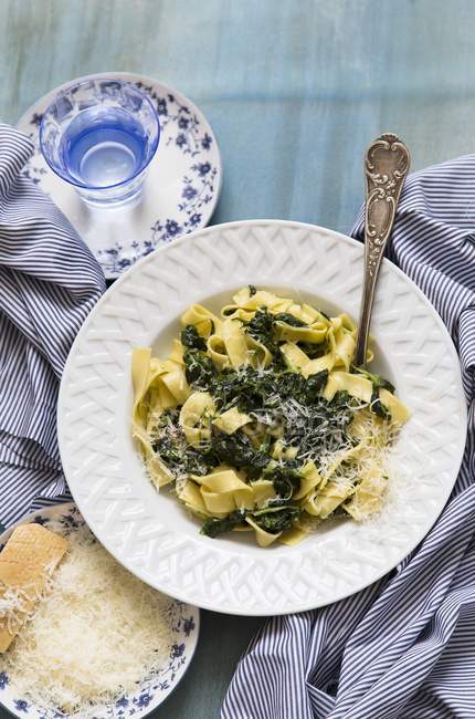 Tagliatelle pasta with spinach — Stock Photo