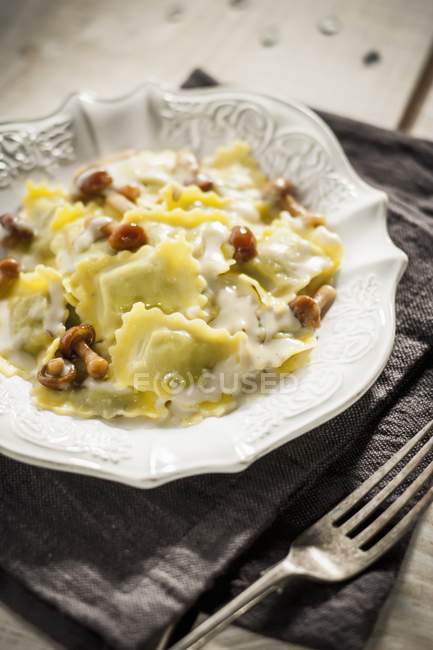 Pâtes raviolis aux champignons — Photo de stock