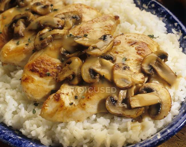 Sauted chicken breast with mushrooms — Stock Photo