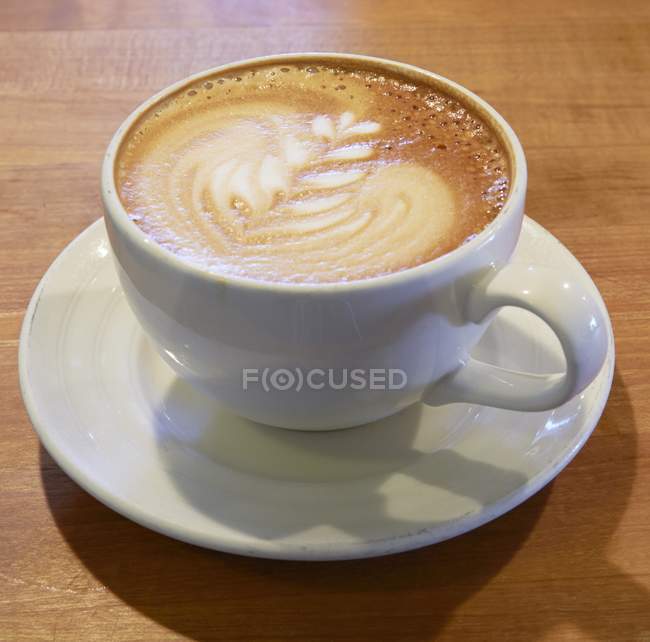 Чашка кофе с рисунком — стоковое фото