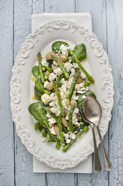 Asparagus salad with feta cheese — Stock Photo