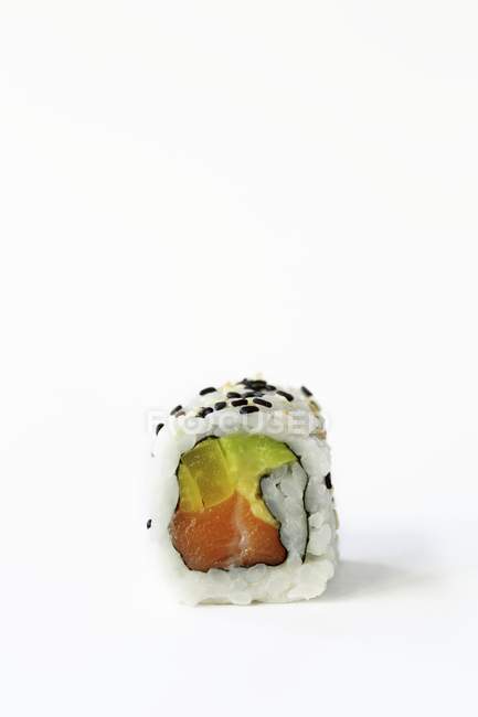 Ura maki com salmão — Fotografia de Stock