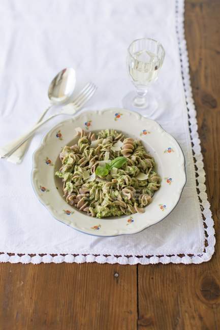Fusilli pasta with broccoli pesto — Stock Photo
