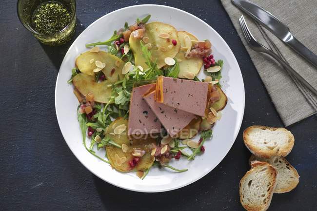 Closeup top view of goose liver pate on apple slices — Stock Photo