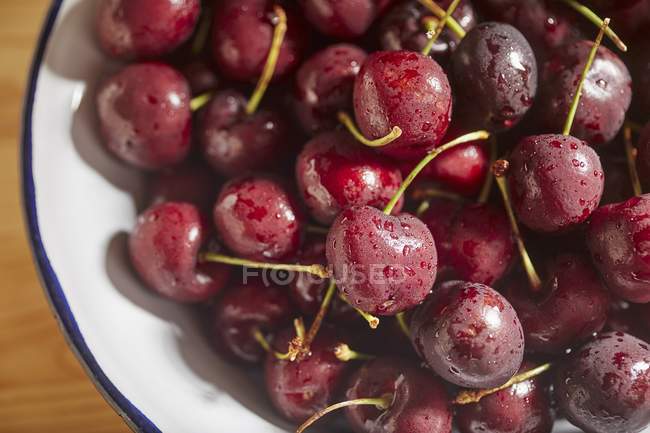 Freshly washed cherries — Stock Photo