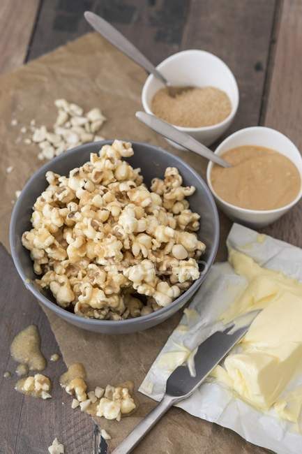 Popcorn aromatisiert mit Zucker — Stockfoto