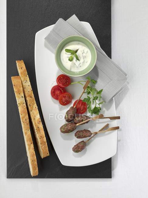 Kofta with mint yoghurt — Stock Photo
