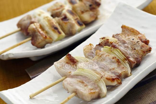 Closeup view of Yakitori skewers with onions — Stock Photo
