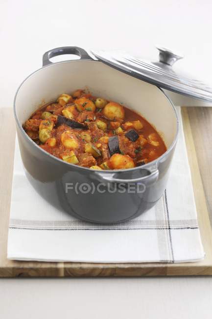 Estofado de cordero provenzal - foto de stock