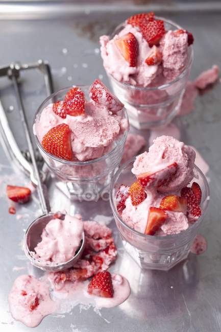 Closeup view of frozen berry ice cream in glasses — Stock Photo