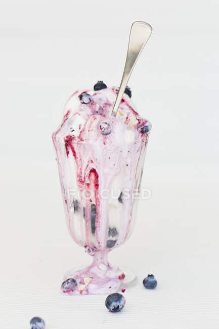 Melted frozen yoghurt — Stock Photo