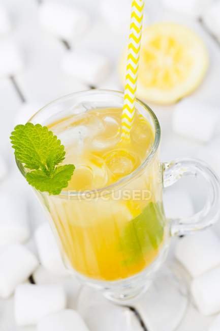 Iced tea with lemon balm — Stock Photo