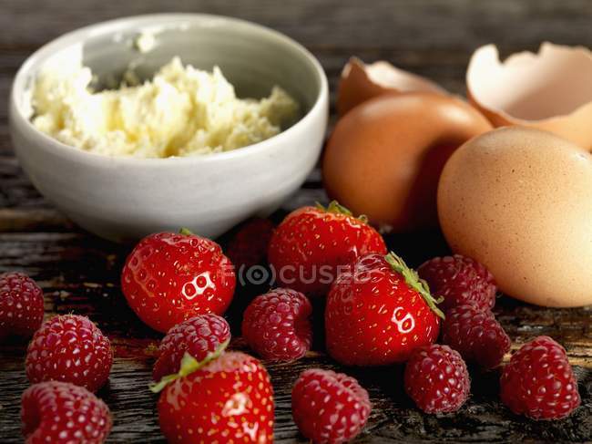 Closeup view of ingredients for berry roulade — Stock Photo