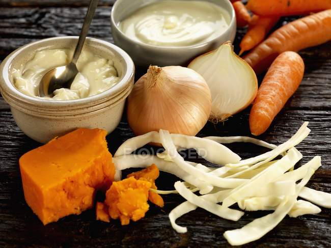 Ingredientes para salada de repolho com queijo — Fotografia de Stock