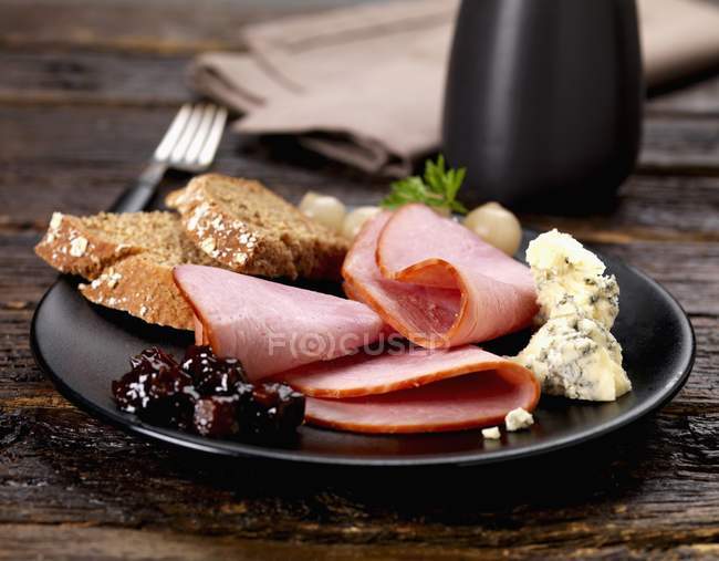 Ham and pickles with cheese — Stock Photo