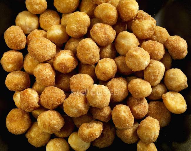 Roasted macadamia nuts — Stock Photo