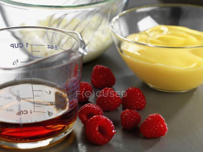 Closeup view of ingredients for Sherry trifle with raspberries — Stock Photo