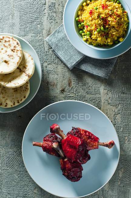 Tandoori Drumsticks mit gebratenem Reis — Stockfoto
