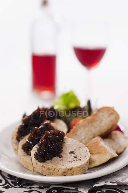Minced chicken roulade stuffed with liver — Stock Photo